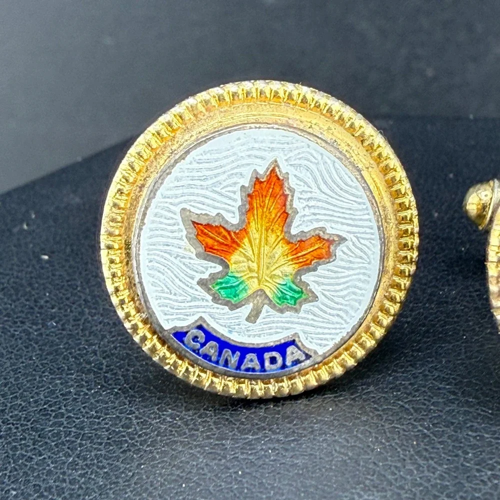 Vintage Canada Cufflinks Gold Tone Enamel Maple Leaf Round Travel Souvenir READ